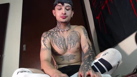 Snapshot of vampiredavyd chatting on January 27, 2025, 6:19 am david guzman i model independenthelp me with a thumbs up online show from January 27, 2025, 6:19 am