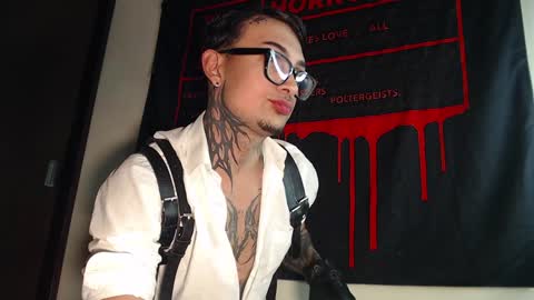 Snapshot of vampiredavyd chatting on January 31, 2025, 4:36 am david guzman i model independenthelp me with a thumbs up online show from January 31, 2025, 4:36 am