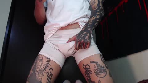 Snapshot of vampiredavyd chatting on February 2, 2025, 12:30 am david guzman i model independenthelp me with a thumbs up online show from February 2, 2025, 12:30 am