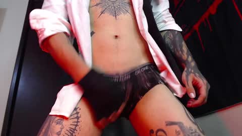 Snapshot of vampiredavyd chatting on February 3, 2025, 11:47 pm david guzman i model independenthelp me with a thumbs up online show from February 3, 2025, 11:47 pm