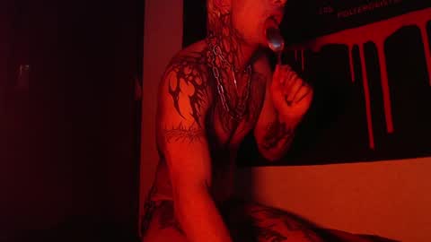 Snapshot of vampiredavyd chatting on February 7, 2025, 5:31 am david guzman i model independenthelp me with a thumbs up online show from February 7, 2025, 5:31 am