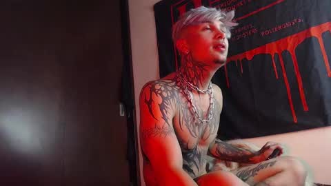 Snapshot of vampiredavyd chatting on February 11, 2025, 2:14 am david guzman i model independenthelp me with a thumbs up online show from February 11, 2025, 2:14 am