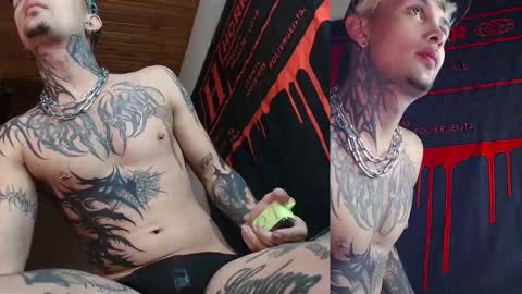 Snapshot of vampiredavyd chatting on February 19, 2025, 4:44 am david guzman i model independenthelp me with a thumbs up online show from February 19, 2025, 4:44 am