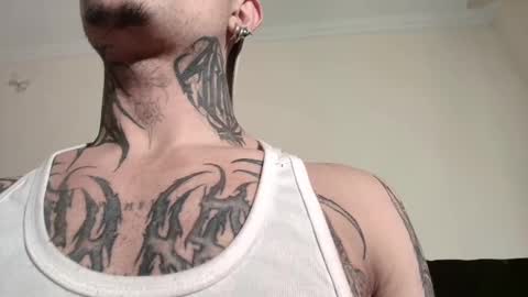 Snapshot of vampiredavyd chatting on March 3, 2025, 12:59 am david guzman i model independenthelp me with a thumbs up online show from March 3, 2025, 12:59 am