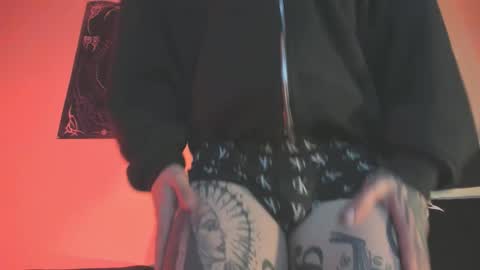 Snapshot of vampiredavyd chatting on September 10, 2025, 1:05 am david guzman i model independenthelp me with a thumbs up online show from September 10, 2025, 1:05 am