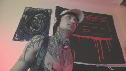 Snapshot of vampiredavyd chatting on September 11, 2025, 2:44 am david guzman i model independenthelp me with a thumbs up online show from September 11, 2025, 2:44 am