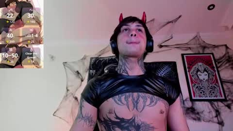 Snapshot of vampiredavyd chatting on October 22, 2025, 2:56 am david guzman i model independenthelp me with a thumbs up online show from October 22, 2025, 2:56 am