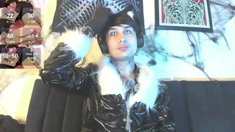 Snapshot of vampiredavyd chatting on October 28, 2025, 2:37 am david guzman i model independenthelp me with a thumbs up online show from October 28, 2025, 2:37 am