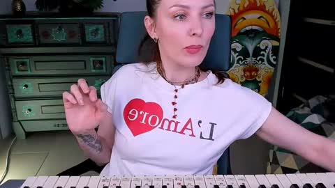 Snapshot of vandarossi chatting on February 9, 2025, 2:29 pm Vanda online show from February 9, 2025, 2:29 pm