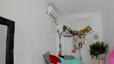 vanelope_smith online show from November 9, 2025, 4:00 am