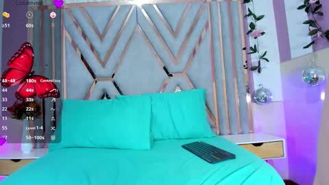 Snapshot of vanesaa_mejia chatting on December 5, 2025, 4:32 am vanesaa_mejia online show from December 5, 2025, 4:32 am