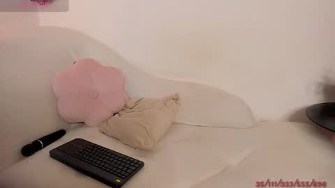 V online show from September 15, 2025, 1:55 pm