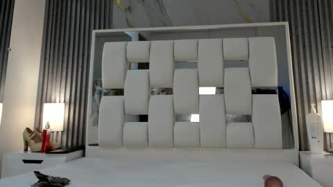 Vanessa Hard online show from September 14, 2025, 3:11 pm