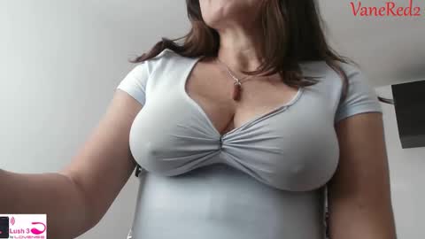 Snapshot of vanessared2 chatting on November 19, 2025, 1:00 pm Vanesared2 online show from November 19, 2025, 1:00 pm