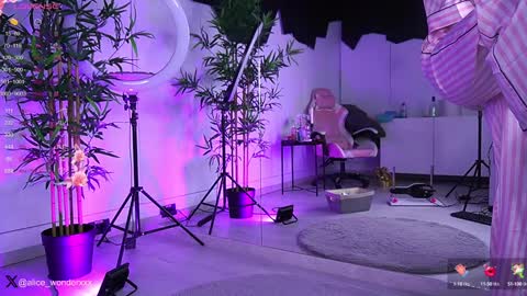 Vanessa Simon online show from January 19, 2025, 6:31 am