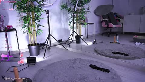 Vanessa Simon online show from January 21, 2025, 9:03 am