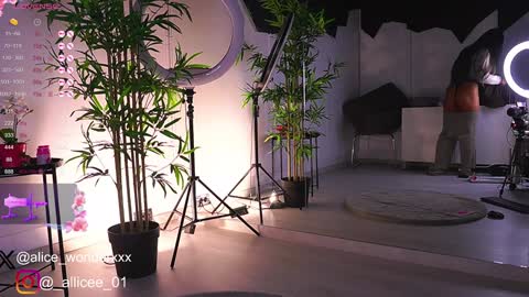 Vanessa Simon online show from February 8, 2025, 6:12 am