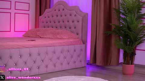 Vanessa Simon online show from October 21, 2025, 6:36 am