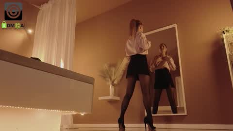 Laura online show from December 3, 2025, 3:54 pm