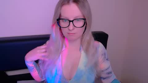 Snapshot of vanillaex_ chatting on September 29, 2025, 7:02 am Mia online show from September 29, 2025, 7:02 am