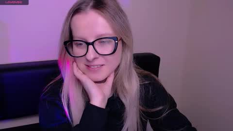 Snapshot of vanillaex_ chatting on October 21, 2025, 6:47 am Mia online show from October 21, 2025, 6:47 am