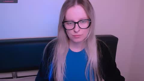 Snapshot of vanillaex_ chatting on November 5, 2025, 7:52 am Mia online show from November 5, 2025, 7:52 am