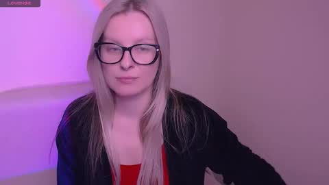 Snapshot of vanillaex_ chatting on November 14, 2025, 8:46 am Mia online show from November 14, 2025, 8:46 am