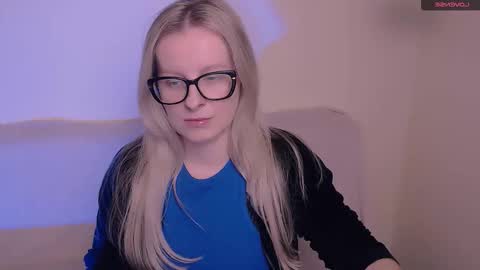 Snapshot of vanillaex_ chatting on November 26, 2025, 12:28 pm Mia online show from November 26, 2025, 12:28 pm