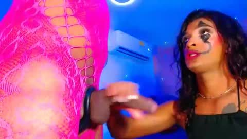 vannesa01 online show from October 30, 2025, 7:36 pm