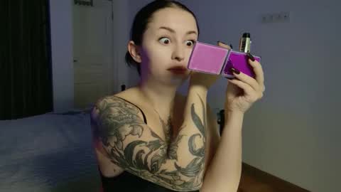 Snapshot of vaolietkat chatting on November 25, 2025, 6:46 am vaolietkat online show from November 25, 2025, 6:46 am