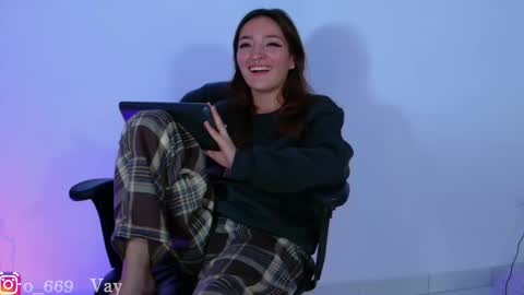 Vayolett online show from February 28, 2025, 12:43 am