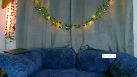 Vayolett online show from November 20, 2025, 4:01 am