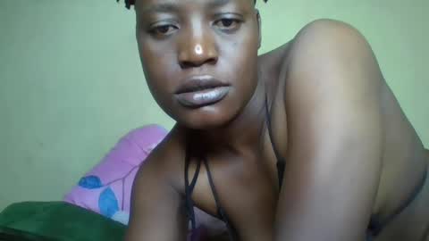 Snapshot of vee_tommy chatting on December 6, 2024, 12:45 am Vee tommy online show from December 6, 2024, 12:45 am