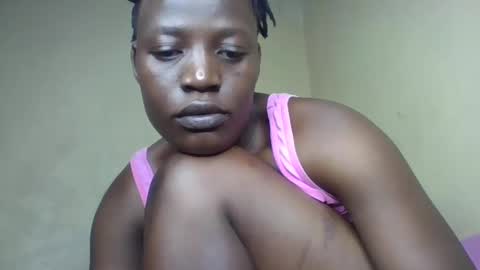 Snapshot of vee_tommy chatting on December 15, 2024, 1:02 am Vee tommy online show from December 15, 2024, 1:02 am