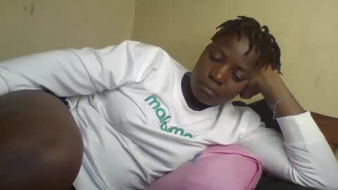 Snapshot of vee_tommy chatting on January 28, 2025, 11:39 pm Vee tommy online show from January 28, 2025, 11:39 pm