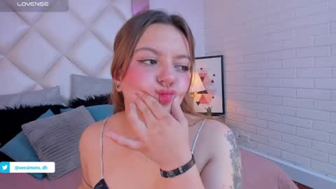 Snapshot of veesimons_dh chatting on January 9, 2025, 2:01 am Vee Simons online show from January 9, 2025, 2:01 am