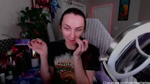 Snapshot of veeweatherbee chatting on January 3, 2025, 6:14 pm Violet Weatherbee online show from January 3, 2025, 6:14 pm