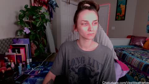 Snapshot of veeweatherbee chatting on January 27, 2025, 10:38 pm Violet Weatherbee online show from January 27, 2025, 10:38 pm