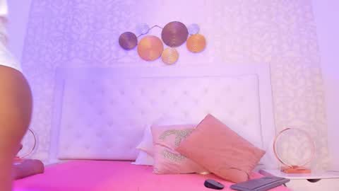   online show from November 6, 2025, 11:44 am