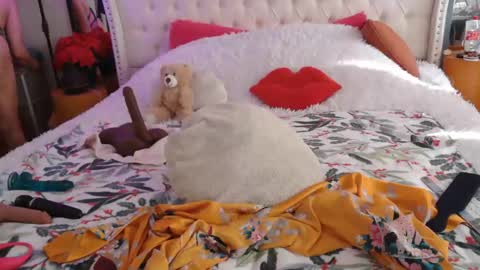 Vegas Dani online show from December 4, 2025, 7:33 pm