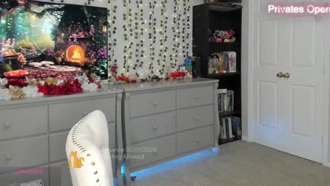 Snapshot of vegas_romance chatting on February 2, 2025, 1:23 am vegas_romance online show from February 2, 2025, 1:23 am