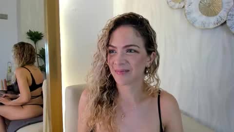 Velora online show from November 18, 2025, 3:01 am