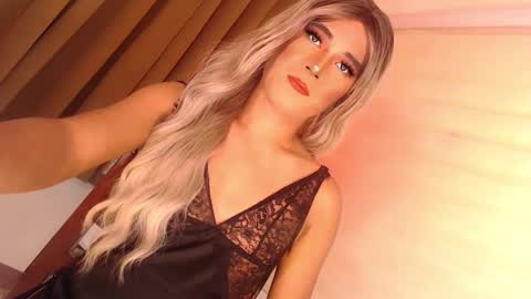 Snapshot of velvet_fux chatting on December 8, 2024, 10:30 am Richy will make you fall in love online show from December 8, 2024, 10:30 am