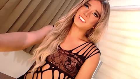Snapshot of velvet_fux chatting on January 18, 2025, 5:37 pm Richy will make you fall in love online show from January 18, 2025, 5:37 pm