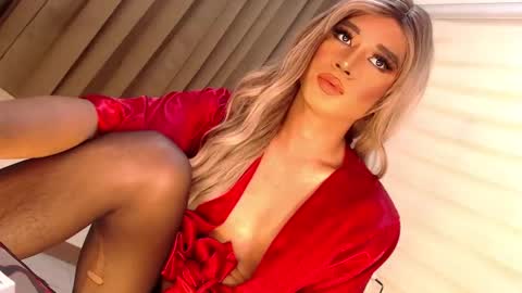 Snapshot of velvet_fux chatting on February 3, 2025, 7:00 pm Richy will make you fall in love online show from February 3, 2025, 7:00 pm