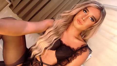 Snapshot of velvet_fux chatting on February 15, 2025, 5:39 pm Richy will make you fall in love online show from February 15, 2025, 5:39 pm