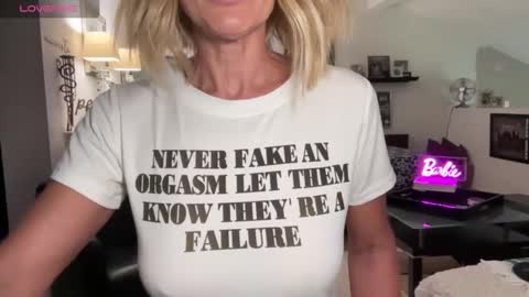 VelvetBarbie online show from March 12, 2025, 9:03 pm