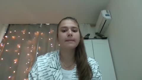 velveted_ivy online show from November 6, 2025, 11:11 am