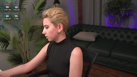 Snapshot of velvetvalkyries chatting on January 14, 2025, 5:56 pm CLEOshort hair TIna long hair online show from January 14, 2025, 5:56 pm