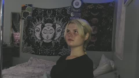 Miss Venus online show from November 5, 2025, 2:28 pm